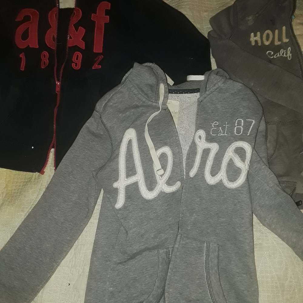 3 sweatshirts 15 .00 each